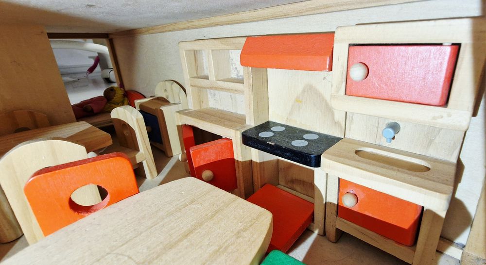 Casuta de papusi, din lemn de calitate