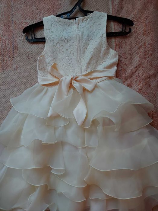 Платье нарядное на рост 140