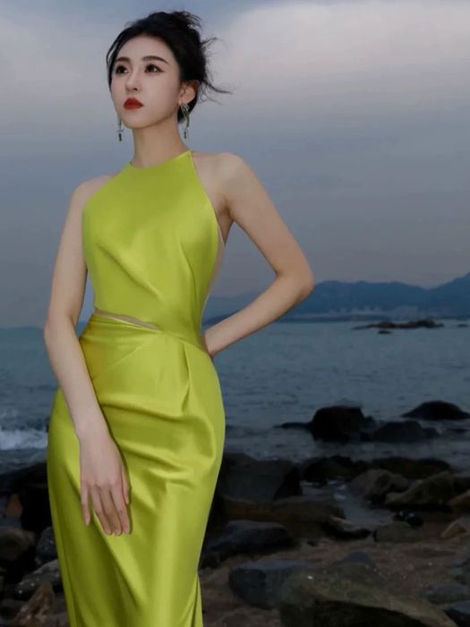 Вечернее платье в оливковом цвете