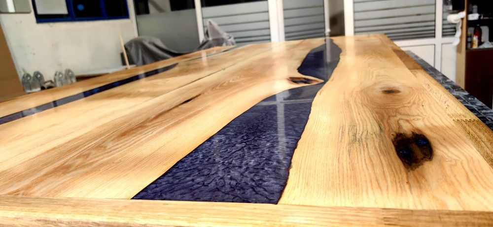 Изработка на сувенири, предмети, маси и др, от масив и епоксидна смола