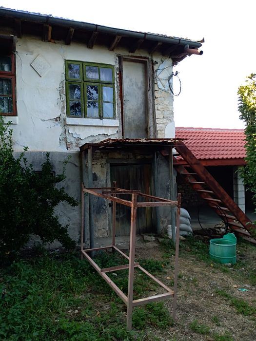 Земя с 1/2 къща