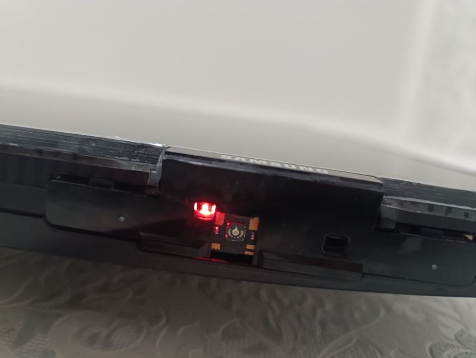 телевизор самсунг. 55 BU8000. Экран синган.