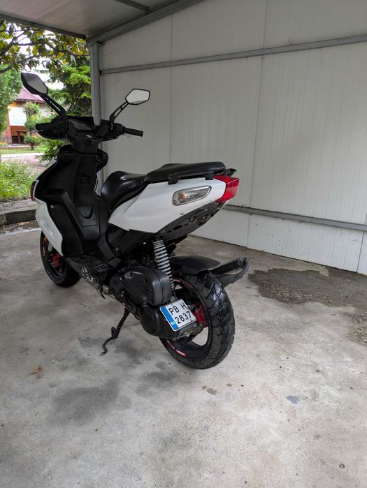 Скутер Aprilia sr50