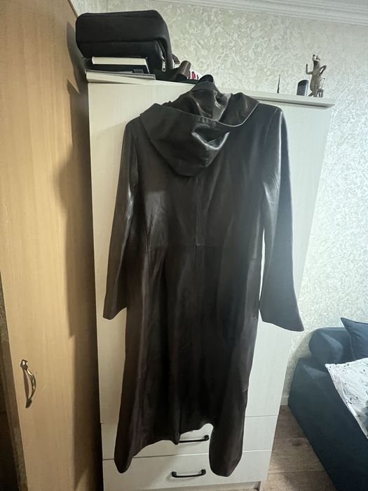 Продается кожаный женский плащ