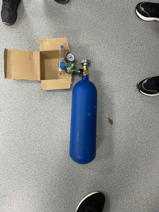 медицинский кислородный баллон для дыхания