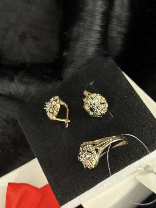 Продам комплект золотой