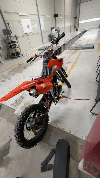 Vând sau schimb Cross 250cc
