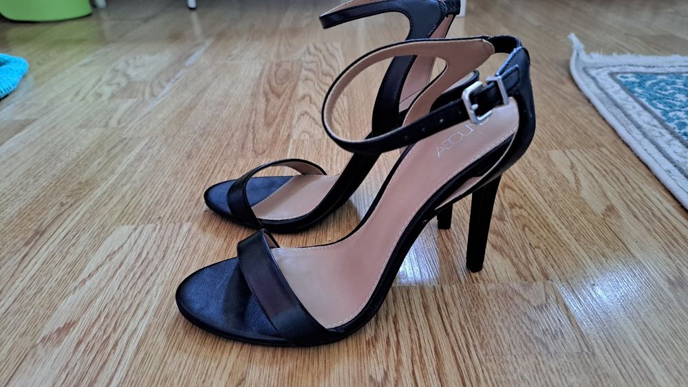 Новые 39 размер босоножки