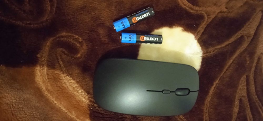 Mouse fără fir cu tot cu baterii