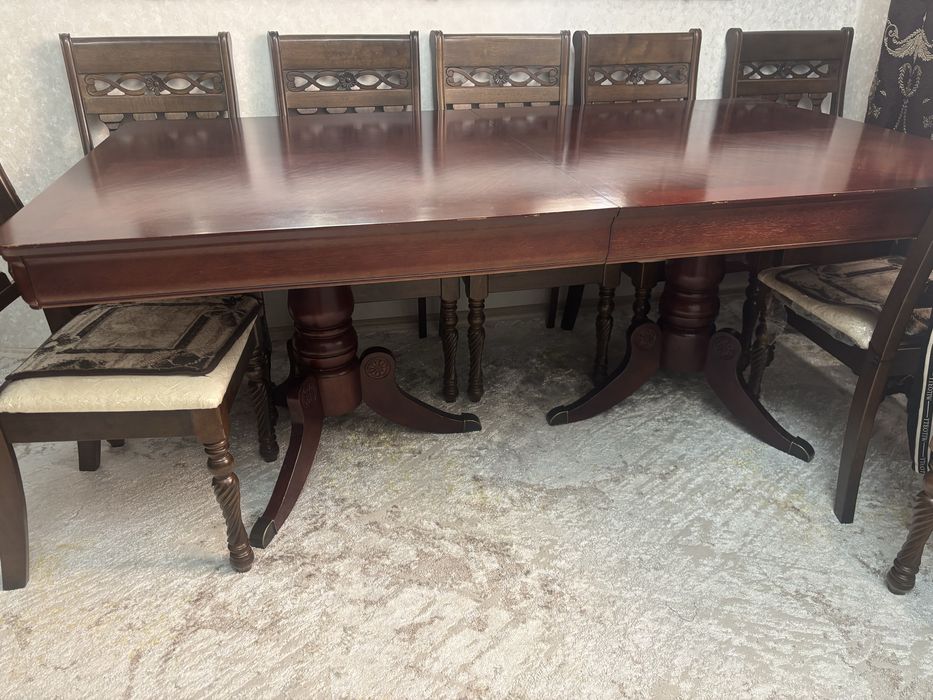 Стол в хорошем состояние