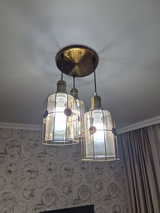 Люстра отдадим с лампочкай