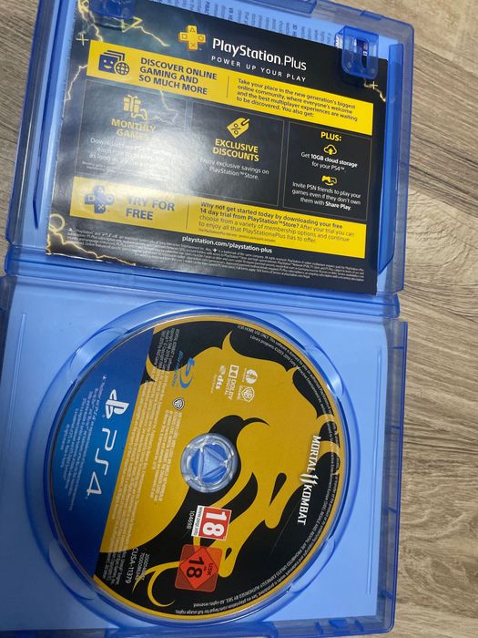 Продавам ps 4 slim