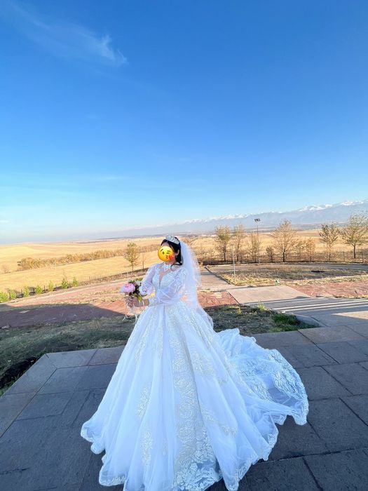 Свадебное платье, той көйлегі.