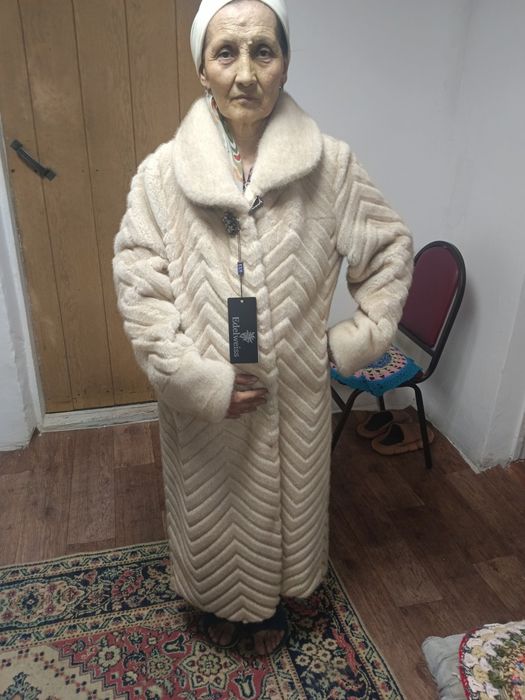 Продам шубу новую