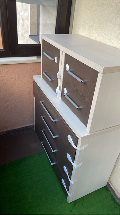 Vand comoda si doua noptiere