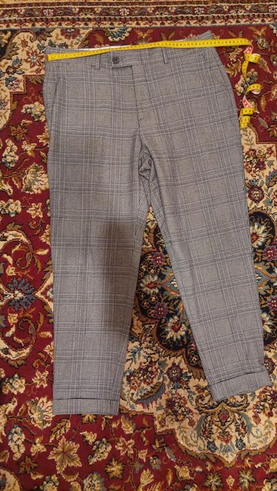 Pantaloni bărbați Zara