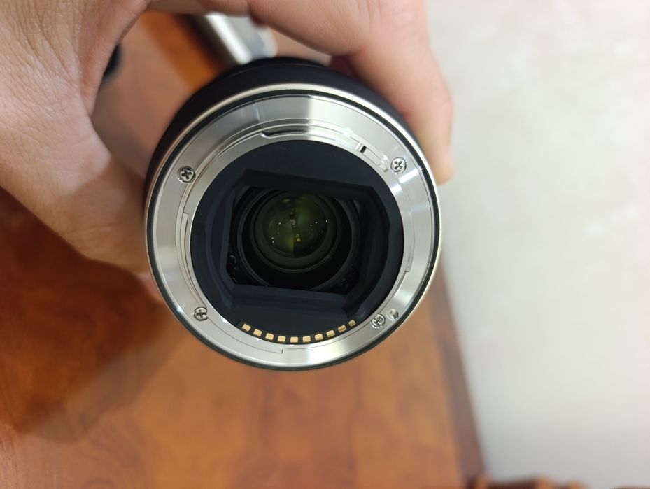 Обектив Tamron 17-28  на аппарат Sony