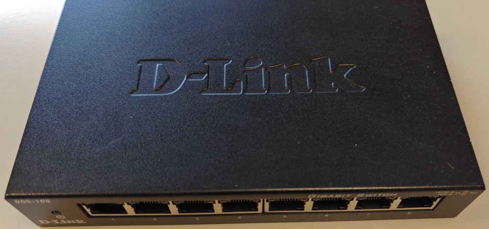 Прродавам Суич D-Link DGS-108, 1000Mbps 8Port switch