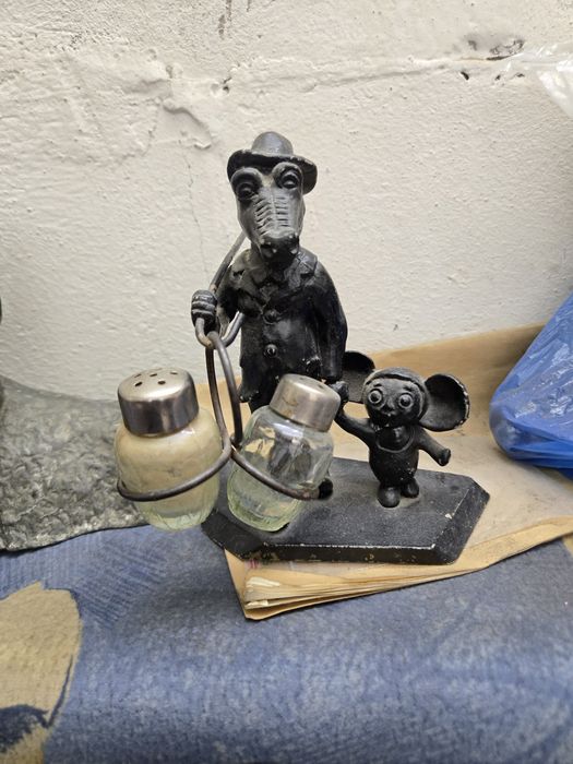 Статуэтки  разные