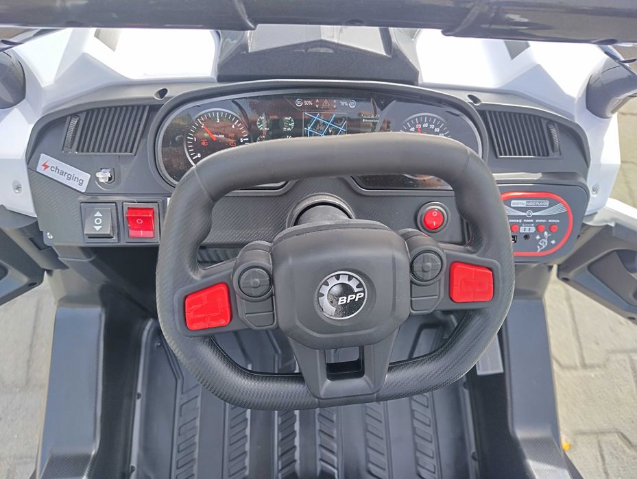 SAFARI двуместен акумулаторен джип JAKARTA 4x4 бял