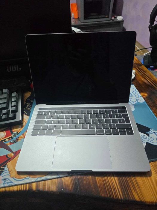 Macbook Pro 2019 i5 4 thunderbolt