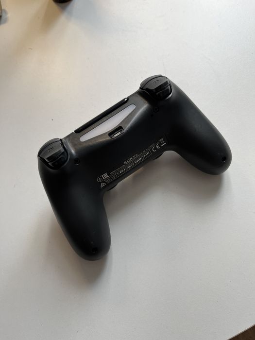 Продам PS 4 Pro 1TB