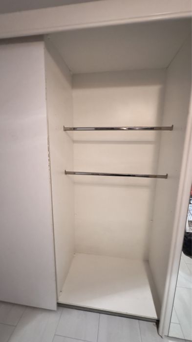 Гардероб с плъзгащи врати