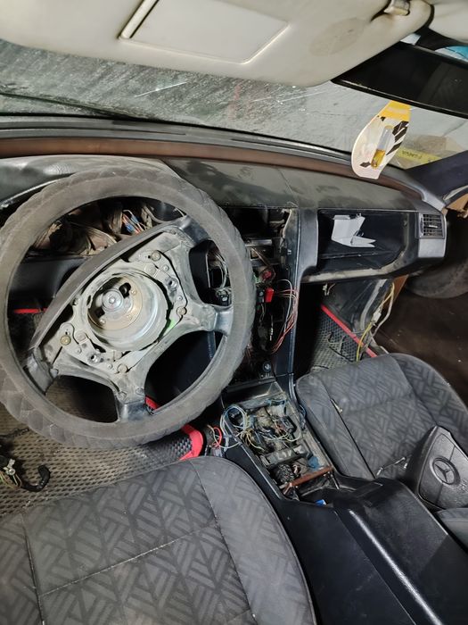 Продам запчасти на Мерседес W202 C220
