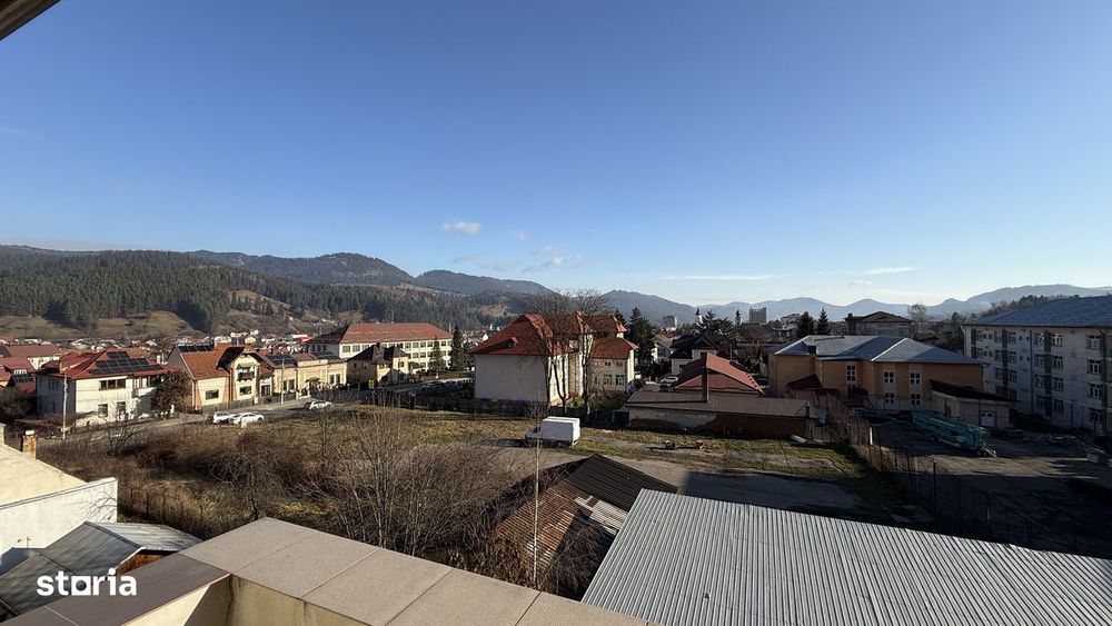 Apartament 4 camere, renovat complet, 2 băi, 2 balcoane, lângă spital