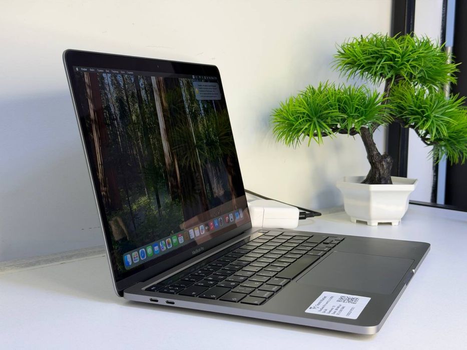 MacBook Pro в отличном состояний