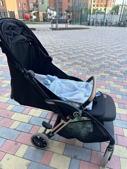 Продам прогулочную коляску