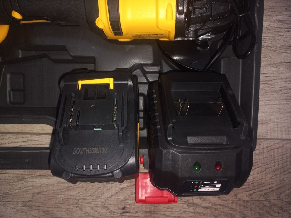 Продаётся набор электроинструмента Dewalt.