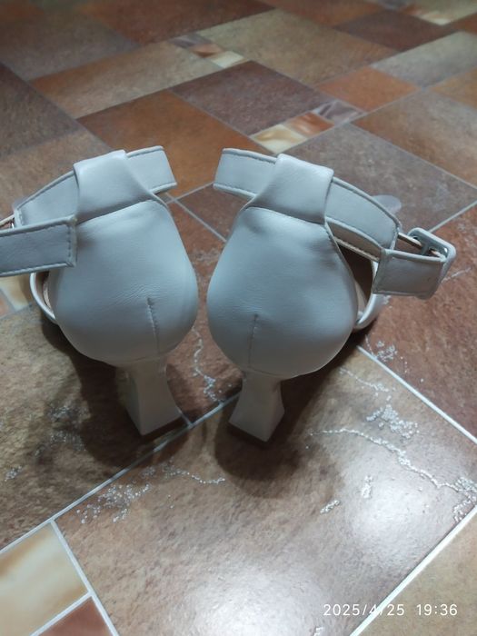 Туфли белые 34 размер