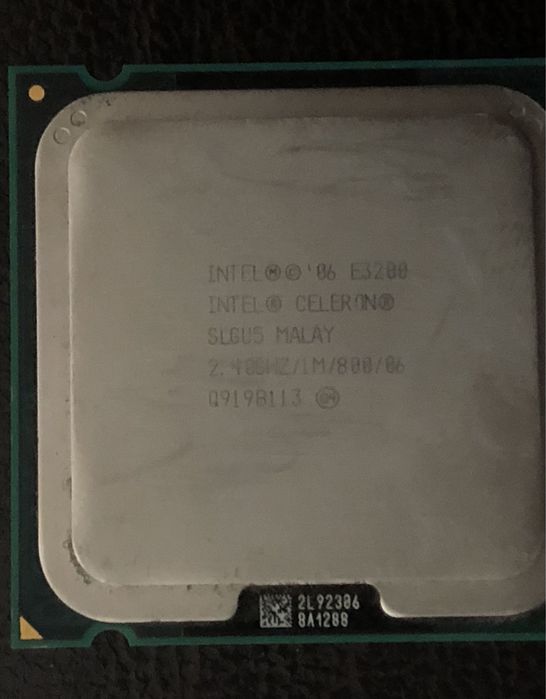 процессор Intel Celeron E3200 с частотой 2.4 ГГц