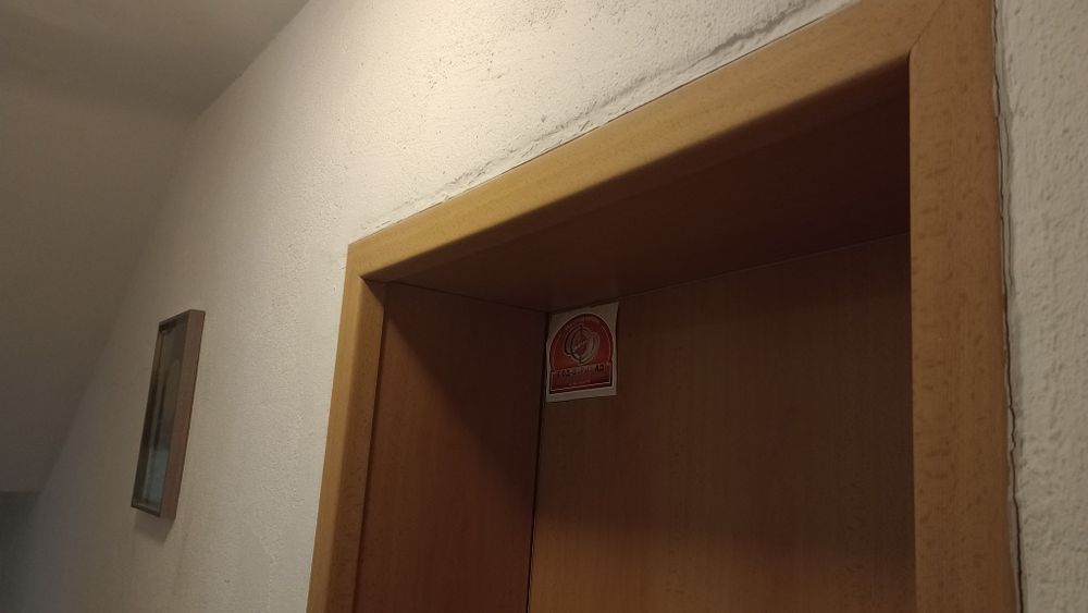 Блиндирана входна врата с винкелова конструкция и ПДЧ каса. Транспорта трябва да е камионче.
