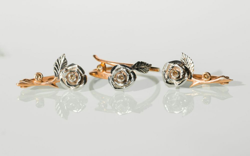 Продам женский набор серьги и кольцо с бриллиантом