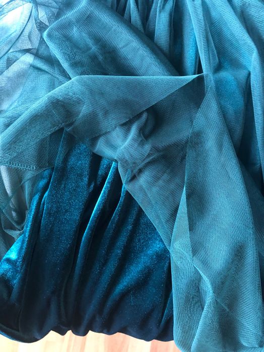 Красива рокля от тюл и кадифе