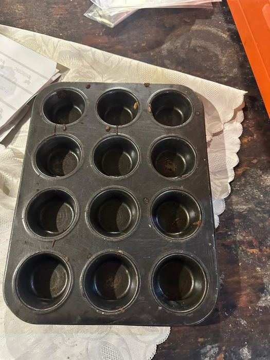 Кулинарный стол и противень разной размерности