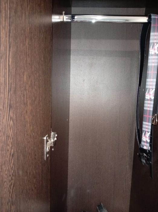 Продам шкаф коричневый