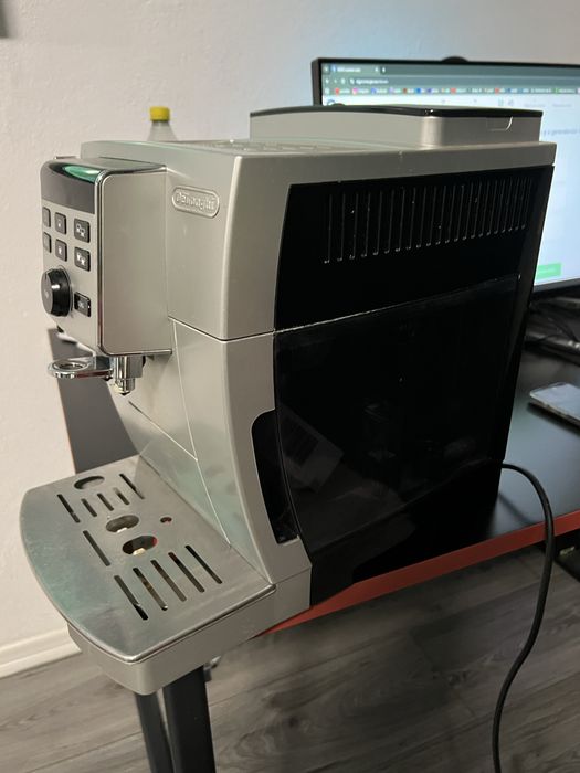 Vand aparat de cafea DeLonghi
