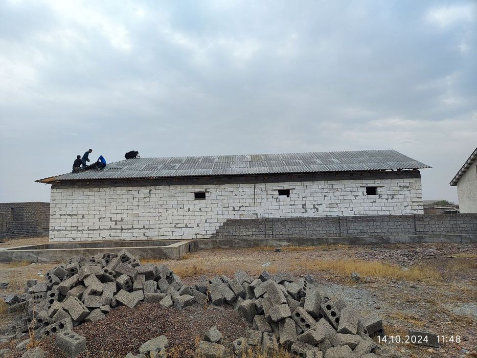 Срочна  Янги  ДСК да  5 хонали янги қурилган  уй сотилади