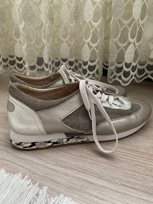 кроссовки женские