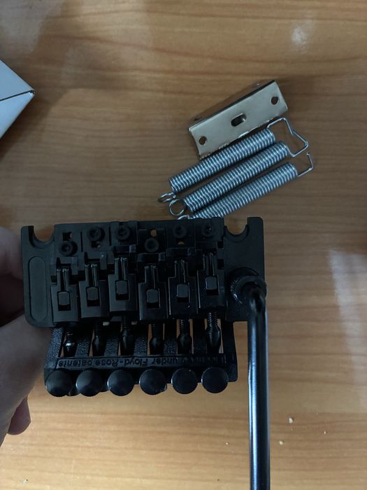 Floyd Rose Licensed scos nou