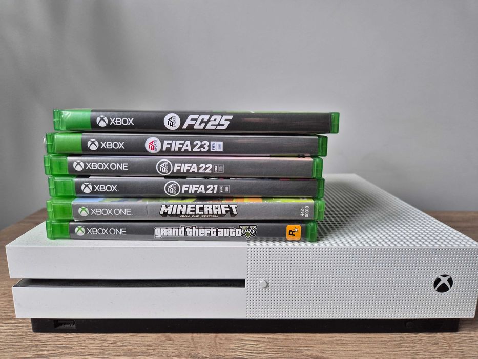 Xbox One S 1TB + игри