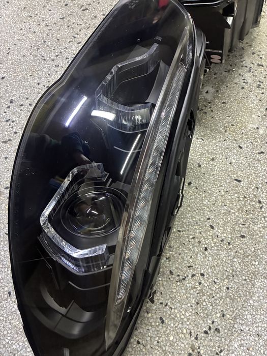 Bmw F10 F11 Фарове/Xenon+3D LED Ангелски Очи