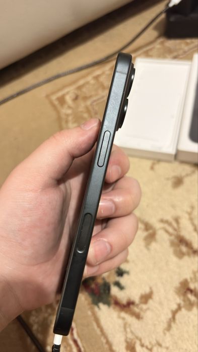 Продам iPhone 16 на запчасти