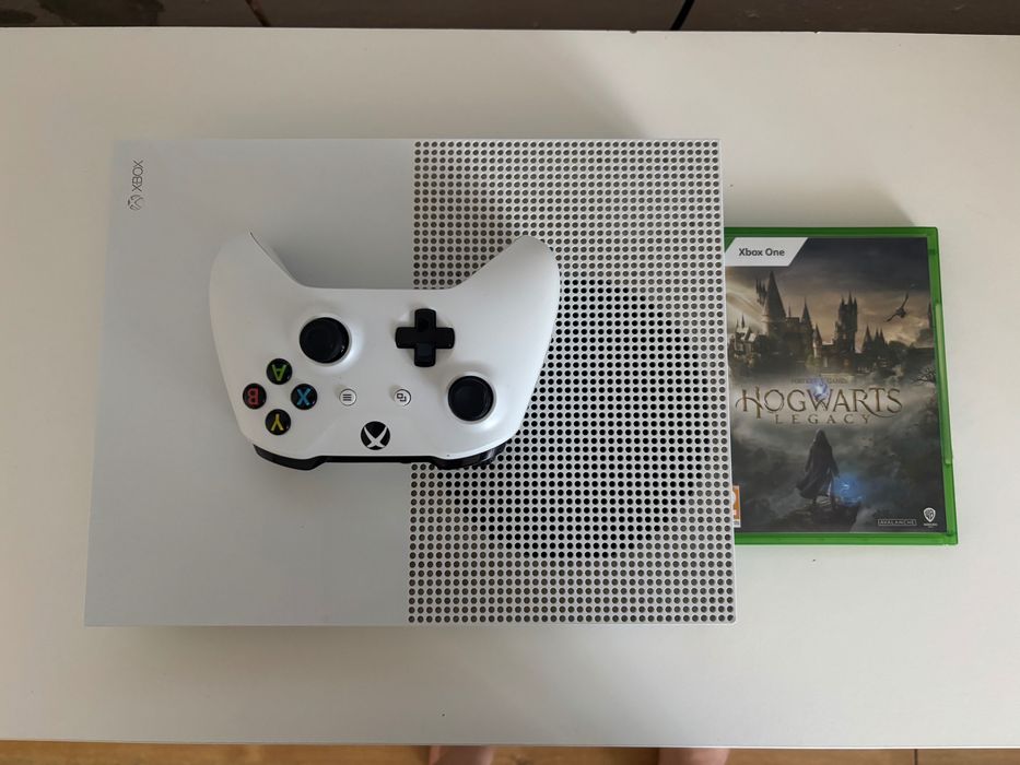 Vând Consolă Xbox one cu maneta