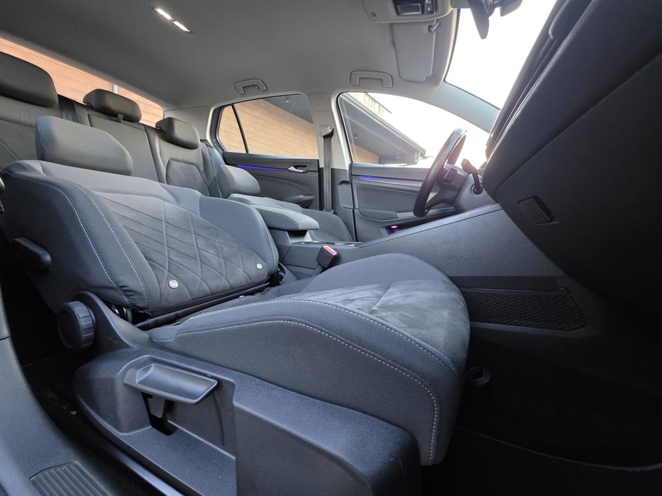 Volkswagen Golf 8 2.0tdi 150cp automatik Cockpit/Navi/Distronic/IQ Led