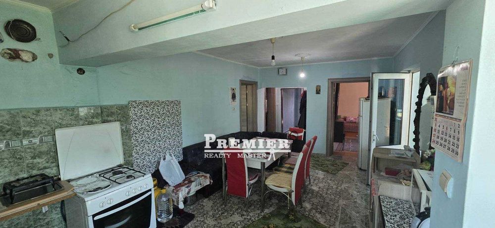 Продава се жилищна къща с парцел в Камено