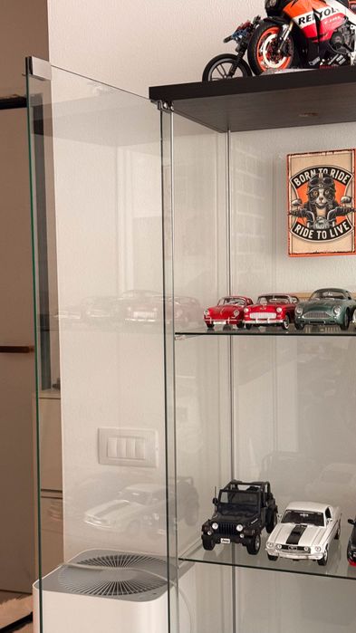 Corp cu usa de sticla - vitrina de sticla